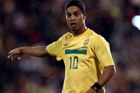 开云·体育全站登录地址-控球球员如何根据节奏判断空位形成时机，控球技能